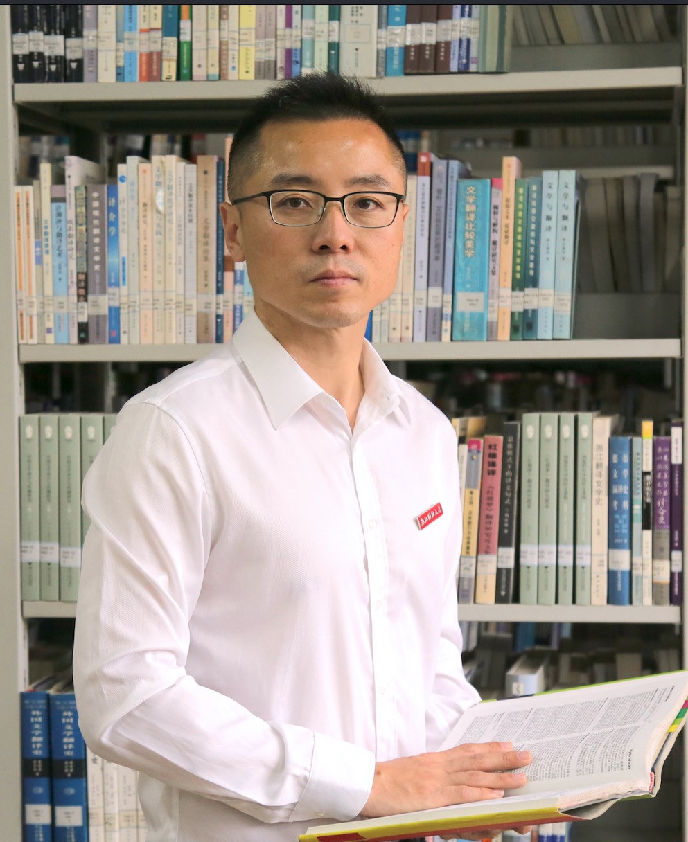杨小龙,浙江财经大学外国语学院副教授/副院长,浙江大学博士,博士后.